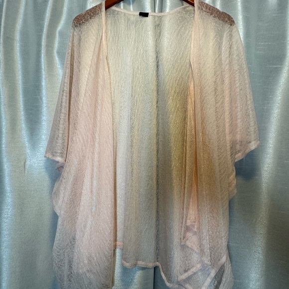 no tag Tops - Elegant Sheer pink kimono one‎ size